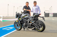 Triumph заявляет, что биотопливо доказывает, что электрические мотоциклы — не единственный путь вперед Triumph заявляет, что биотопливо доказывает, что электрические мотоциклы — не единственный путь вперед