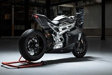 Triumph заявляет, что биотопливо доказывает, что электрические мотоциклы — не единственный путь вперед